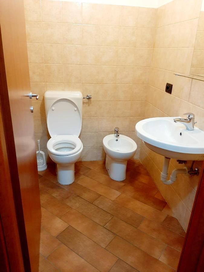 Il Vicolo By Turistica Apartment Domodossola Bagian luar foto